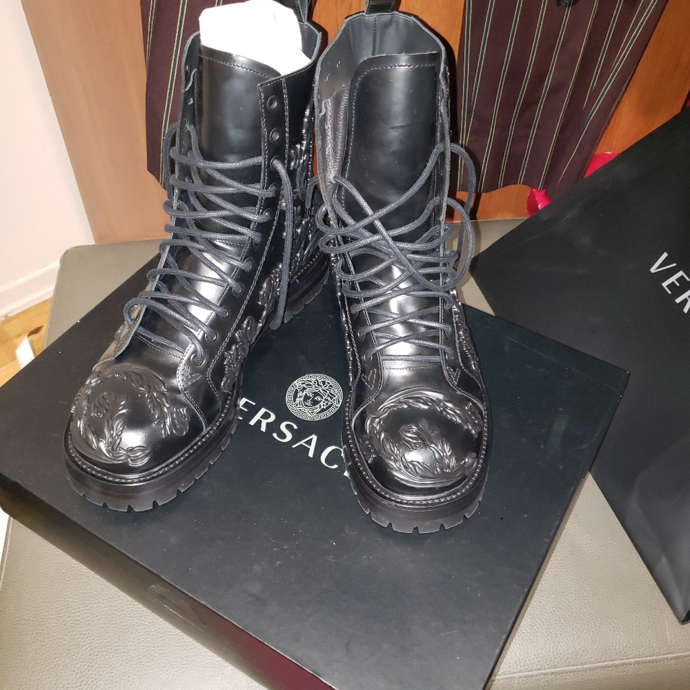 Versace appliqué floral ankle boots - Picture 4 of 11